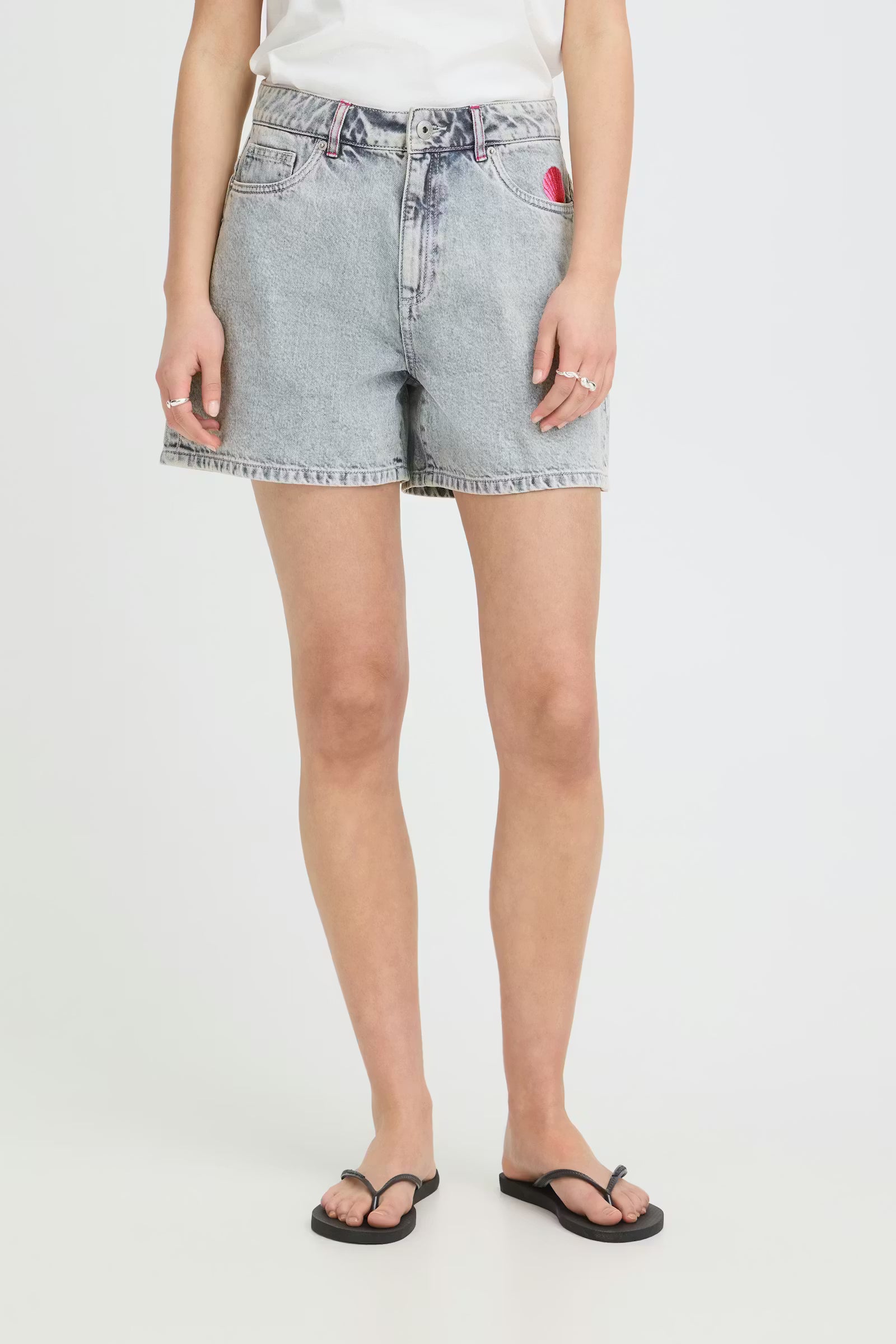 Laveny Short